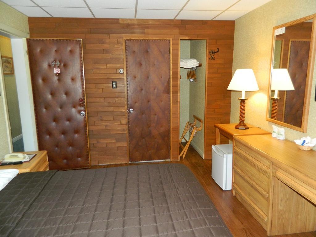 Motel & Hotel La Paysanne Sherbrooke Exteriör bild