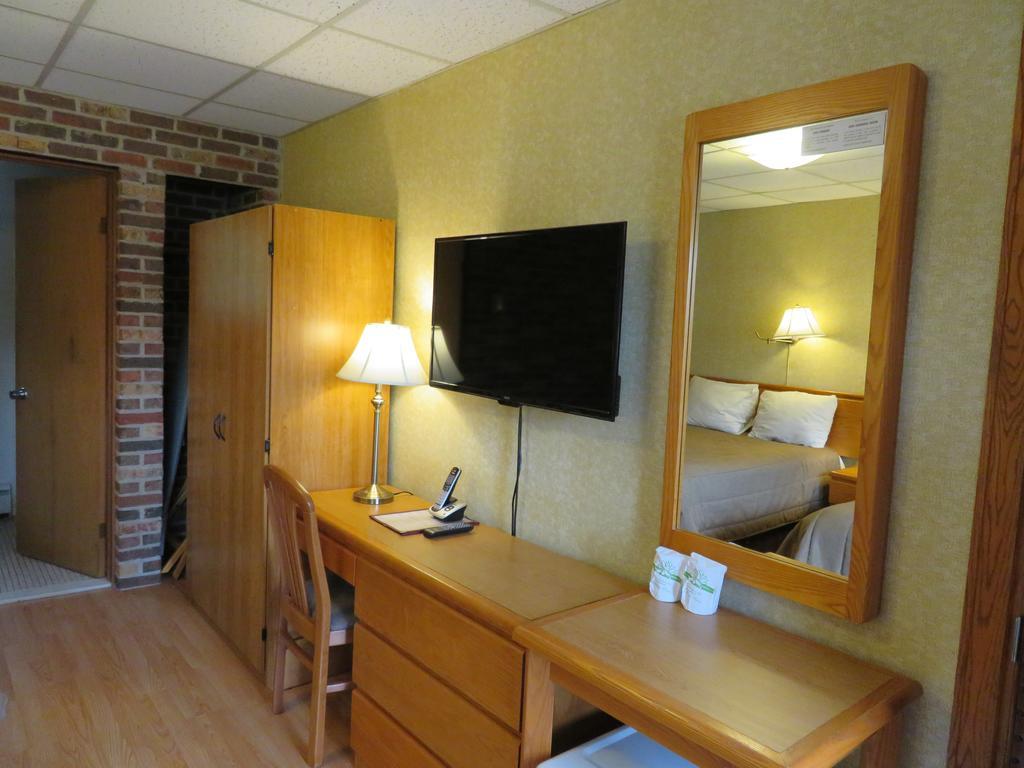 Motel & Hotel La Paysanne Sherbrooke Exteriör bild