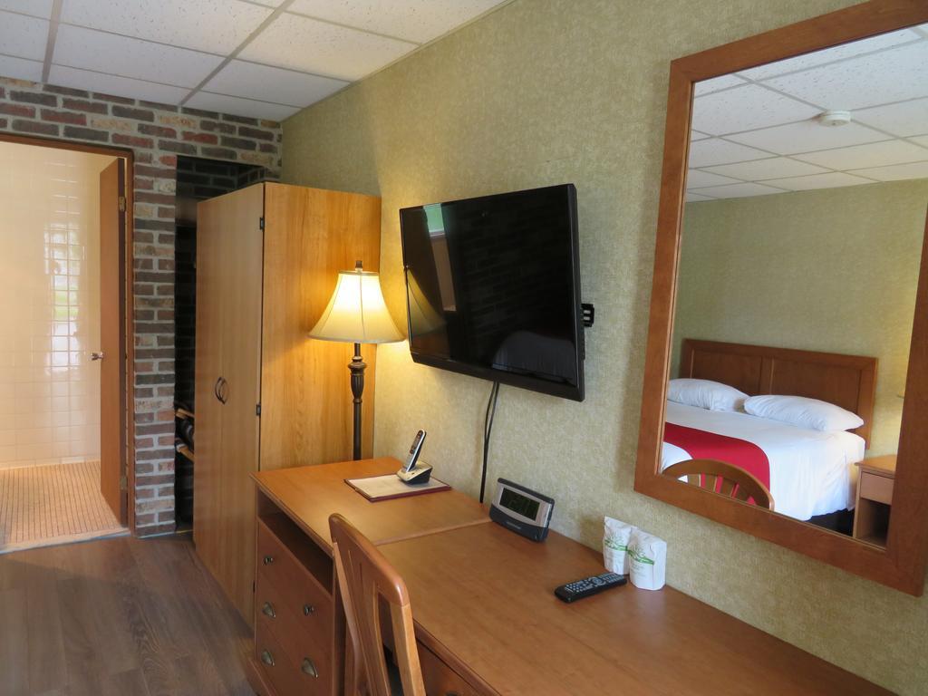 Motel & Hotel La Paysanne Sherbrooke Exteriör bild