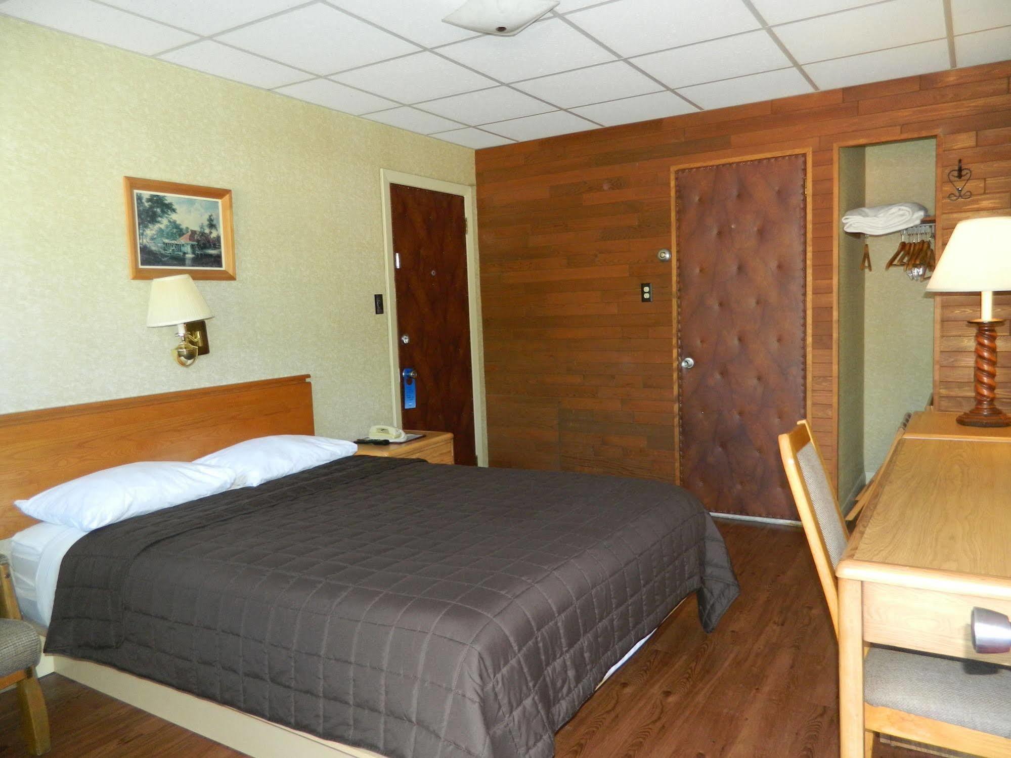 Motel & Hotel La Paysanne Sherbrooke Exteriör bild