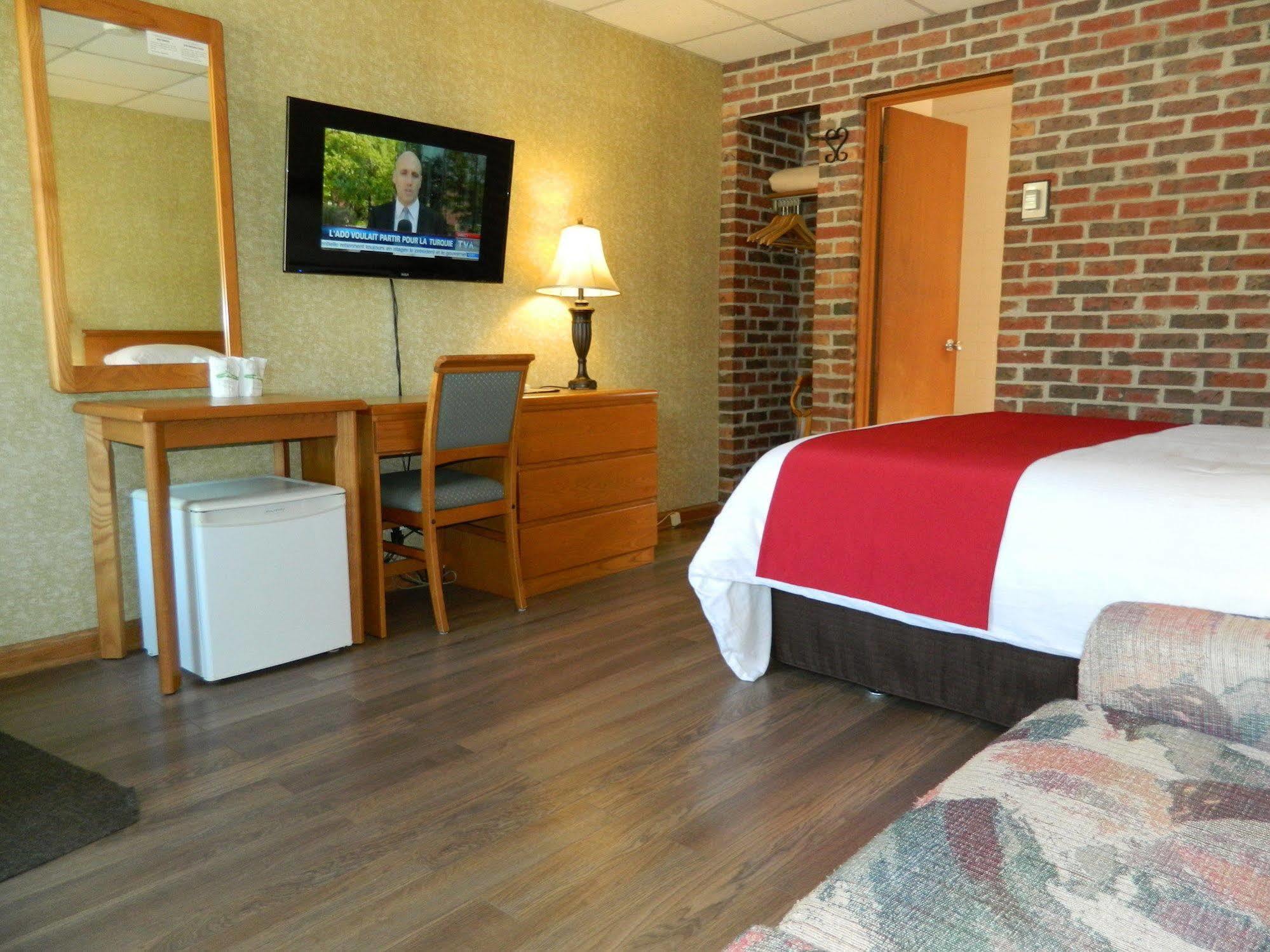 Motel & Hotel La Paysanne Sherbrooke Exteriör bild